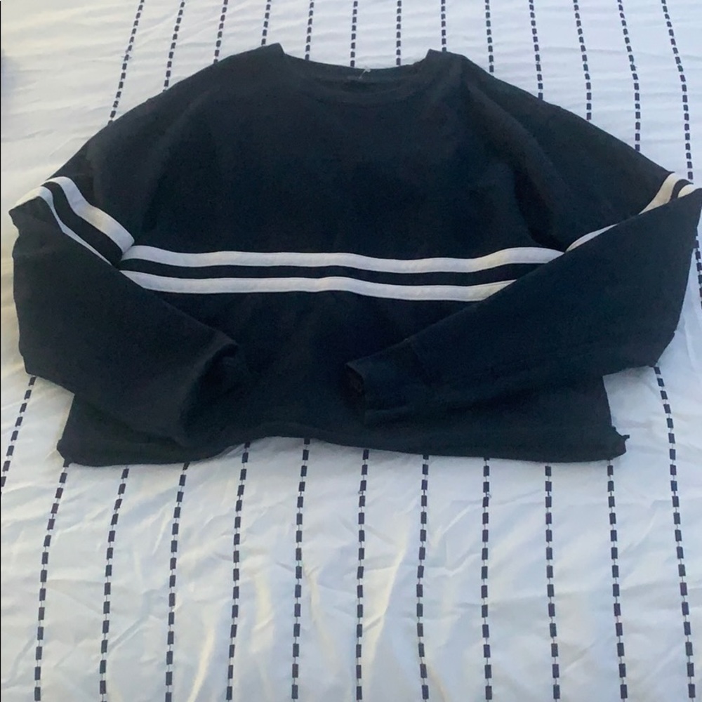 Longsleeved slightly cropped tee